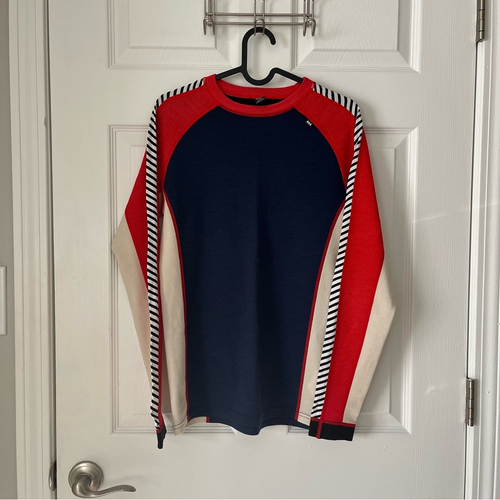 EUC Women's Helly Hansen Lifa Strip Crew Base Layer size Medium - Multicolor
